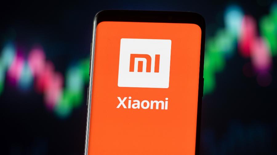 logotipo-da-empresa-multinacional-chinesa-xiaomi-exibido-em-um-smartphone-1620822564170_v2_900x506