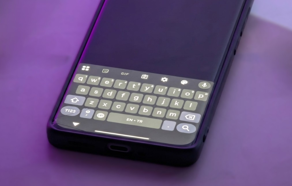 Zárd le a rést: A Xiaomi HyperOS billentyűzet alsó résének eltüntetése egyszerűen!